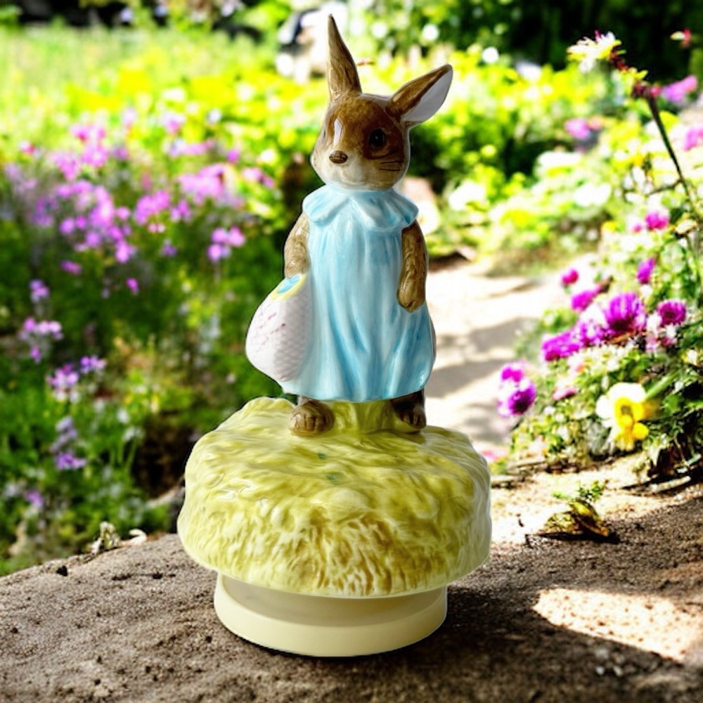 Schmid Beatrix Potter Mrs Flopsy Bunny Vintahe Musical Figurine